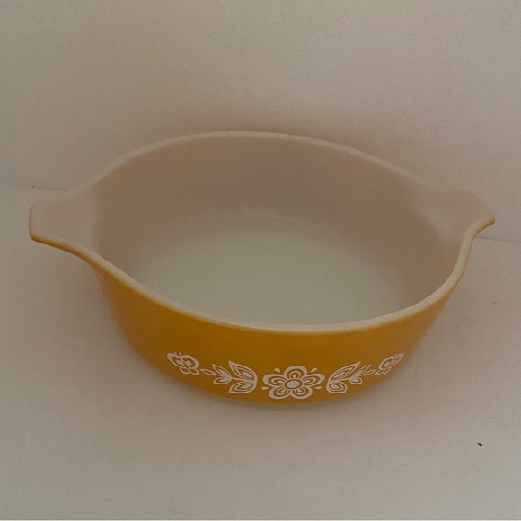 Vintage Pyrex #471 Butterfly Gold Casserole 1 pint dish - no Lid (Few scratches) - Picture 3 of 4